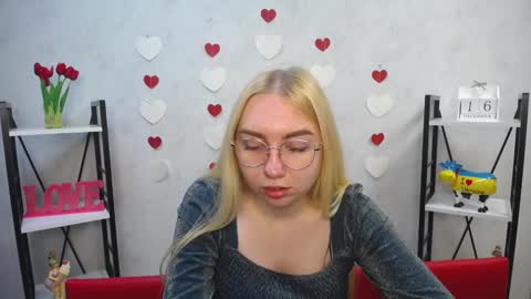 BeatriceFlyy online show from December 16, 2024, 12:16 pm