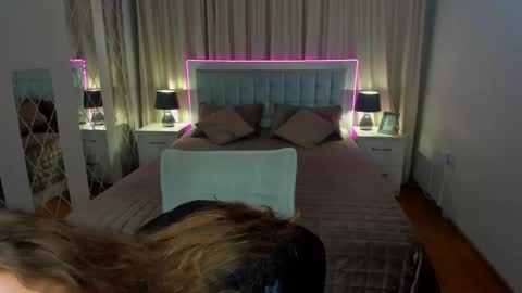 BeatriceWild online show from November 16, 2025, 11:27 am