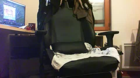 beaugosse39 online show from April 15, 2026, 2:18 am