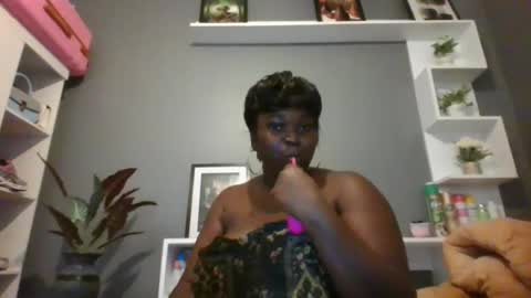 Snapshot of beautie699392 chatting on February 3, 2025, 2:34 pm Lil stunner online show from February 3, 2025, 2:34 pm