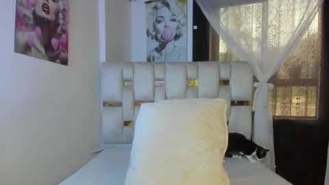 Valeria online show from February 18, 2026, 9:44 pm