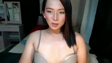 Mia online show from June 3, 2026, 8:39 am