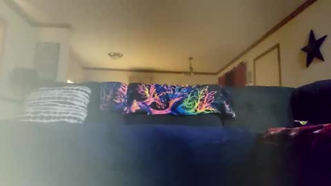 Julie Nicole online show from February 6, 2025, 7:13 am