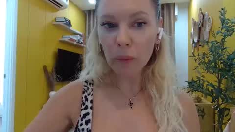 Beautifulkollette online show from September 17, 2025, 6:04 am
