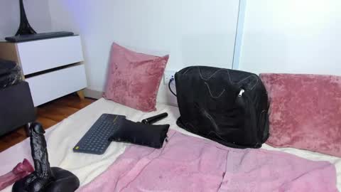 Snapshot of beautifull_wild_girl chatting on February 15, 2025, 1:42 am maria online show from February 15, 2025, 1:42 am