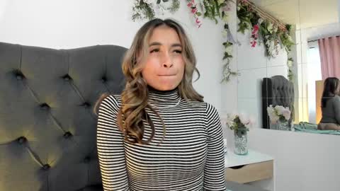 Snapshot of beccamilanni chatting on December 10, 2024, 7:00 pm beccamilanni online show from December 10, 2024, 7:00 pm