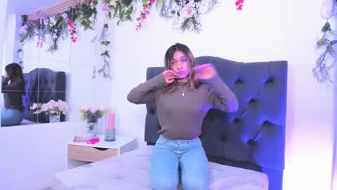 Snapshot of beccamilanni chatting on February 18, 2025, 1:44 pm beccamilanni online show from February 18, 2025, 1:44 pm