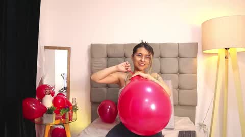 Snapshot of beccamilanni chatting on February 19, 2025, 7:16 pm beccamilanni online show from February 19, 2025, 7:16 pm