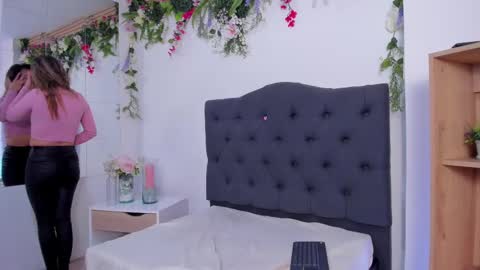 Snapshot of beccamilanni chatting on February 28, 2025, 1:36 pm beccamilanni online show from February 28, 2025, 1:36 pm