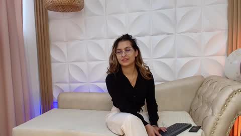 Snapshot of beccamilanni chatting on March 5, 2025, 12:44 pm beccamilanni online show from March 5, 2025, 12:44 pm