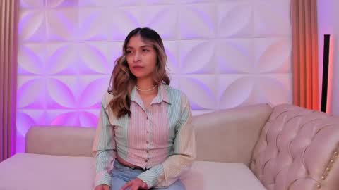 Snapshot of beccamilanni chatting on March 7, 2025, 12:45 pm beccamilanni online show from March 7, 2025, 12:45 pm