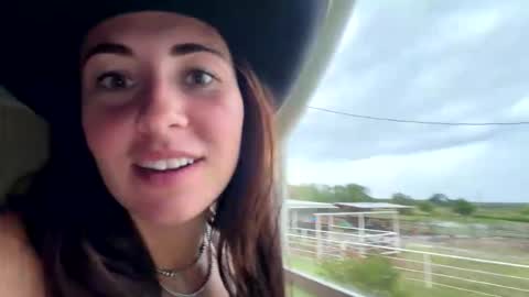 beccaraexoxo online show from May 27, 2026, 12:29 am