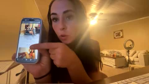 beccaraexoxo online show from May 29, 2026, 2:42 am