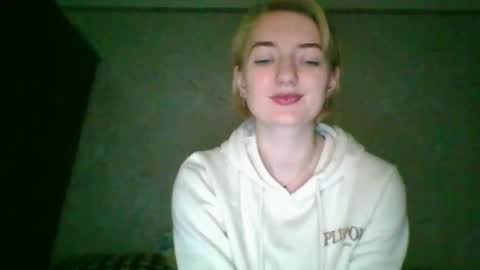 Snapshot of beckixjewelqw chatting on April 20, 2026, 10:51 am BeckiXJewelqw online show from April 20, 2026, 10:51 am