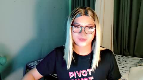 Adriana online show from May 8, 2026, 3:39 pm