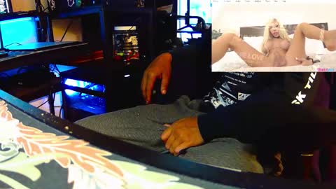 Snapshot of bedstuymonstercock90 chatting on October 19, 2025, 11:55 am hungnheavy online show from October 19, 2025, 11:55 am