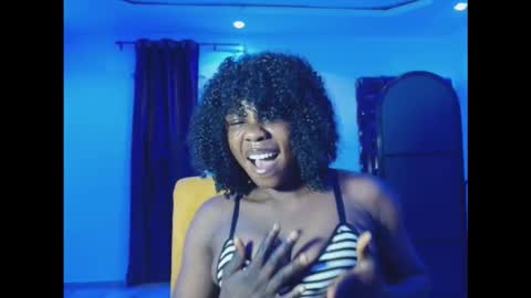 Snapshot of bee_baby1 chatting on November 6, 2025, 11:26 pm bee_baby1 online show from November 6, 2025, 11:26 pm