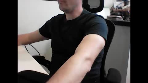 beenee3 online show from April 14, 2026, 7:14 am