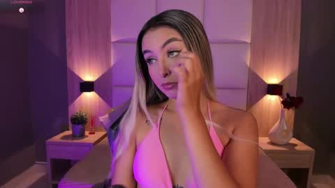 Bella cam online show from October 4, 2025, 7:56 pm