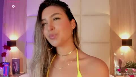 Snapshot of bella1207 chatting on June 17, 2026, 7:26 pm Bella cam online show from June 17, 2026, 7:26 pm
