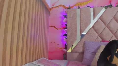 Snapshot of bella__sweets chatting on February 2, 2026, 10:36 am Melanie online show from February 2, 2026, 10:36 am