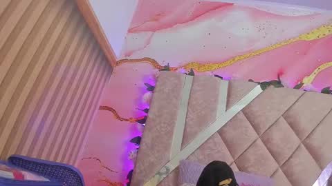 Snapshot of bella__sweets chatting on February 5, 2026, 10:31 am Melanie online show from February 5, 2026, 10:31 am