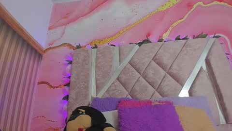 Snapshot of bella__sweets chatting on February 19, 2026, 10:33 am Melanie online show from February 19, 2026, 10:33 am