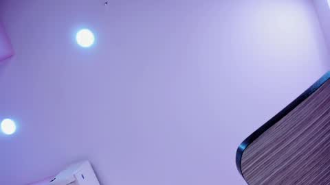 isabella online show from December 2, 2024, 11:29 pm