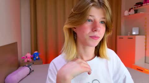 Bella online show from October 23, 2025, 9:46 pm