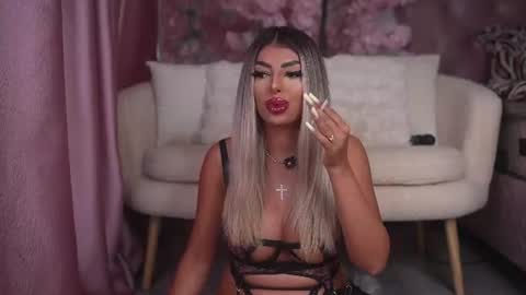 Snapshot of bella_blonda chatting on July 8, 2026, 10:03 pm Emma Bella online show from July 8, 2026, 10:03 pm