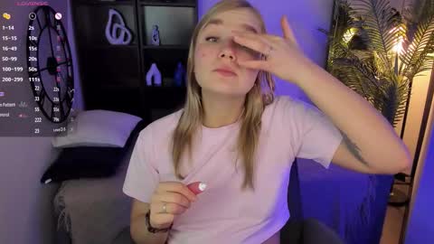 Bella online show from December 3, 2025, 9:07 am