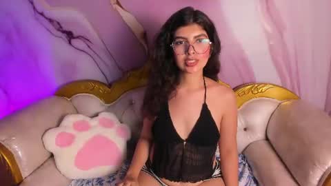 Snapshot of bella_cuttee chatting on July 30, 2026, 7:24 pm B E L L A online show from July 30, 2026, 7:24 pm
