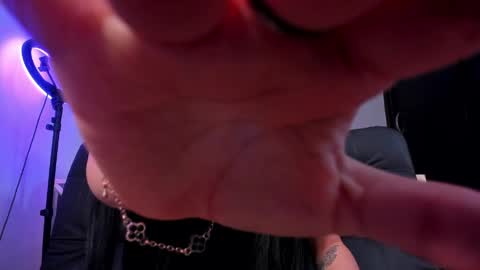 bella_hamilton online show from May 17, 2026, 1:47 am