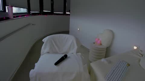 Anna  online show from March 28, 2026, 10:48 am