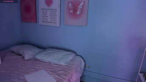  Bella  online show from April 16, 2026, 9:39 pm