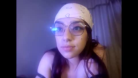 bella_mc online show from November 25, 2025, 9:15 pm