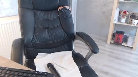      online show from March 4, 2025, 10:57 am