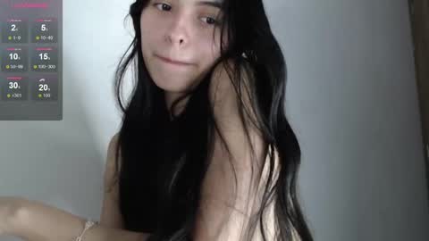 Snapshot of bella_musee chatting on December 31, 2024, 12:00 am   online show from December 31, 2024, 12:00 am