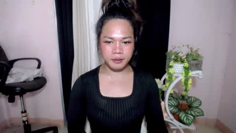 Snapshot of bella_ngo chatting on June 19, 2026, 4:17 am bella_ngo online show from June 19, 2026, 4:17 am