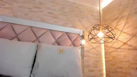  BELLA  online show from March 18, 2026, 3:31 am