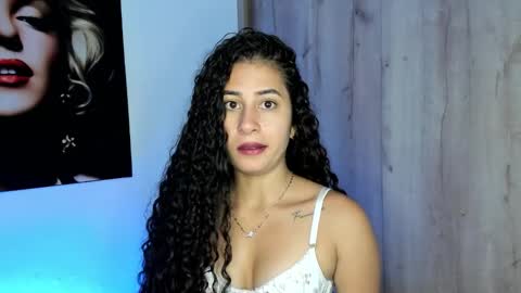 Bella Ponce  online show from October 8, 2025, 2:58 pm