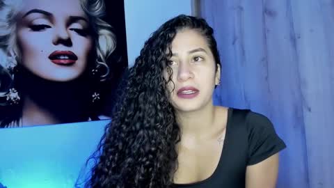 Bella Ponce  online show from October 19, 2025, 3:12 pm