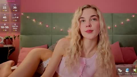 Bella NEW ROOM online show from May 8, 2026, 1:33 am