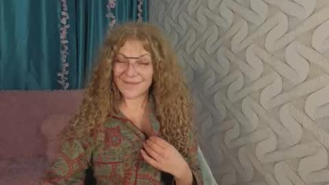 Snapshot of bella_swonn_ chatting on January 15, 2026, 3:49 pm Bella online show from January 15, 2026, 3:49 pm