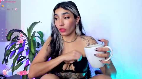 Bella online show from December 1, 2024, 10:43 pm