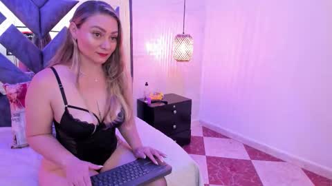 bella_volup online show from March 14, 2026, 3:39 pm