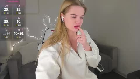 Hi I am Bella I am a first day here online show from November 28, 2025, 2:58 am