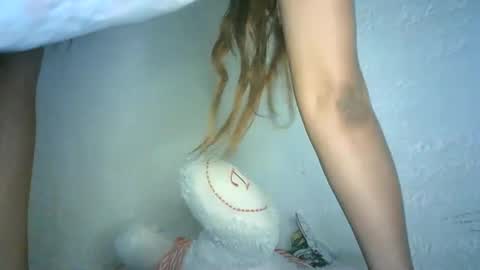 Bella online show from December 19, 2024, 11:35 pm