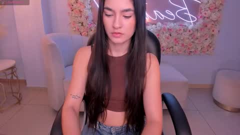 Bella  online show from September 15, 2025, 7:36 pm