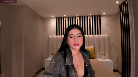 Snapshot of bellaconnor_ chatting on January 19, 2026, 12:25 am Bella online show from January 19, 2026, 12:25 am